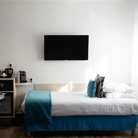 Colmar Hotel Отель