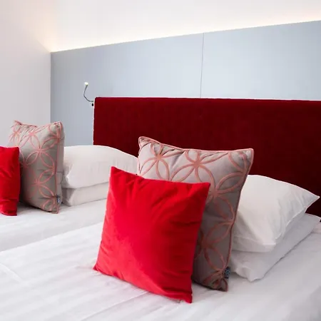 Colmar Hotel Отель
