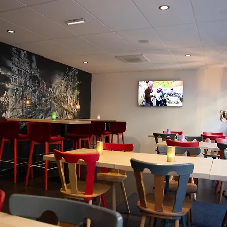 Colmar Hotel מלון